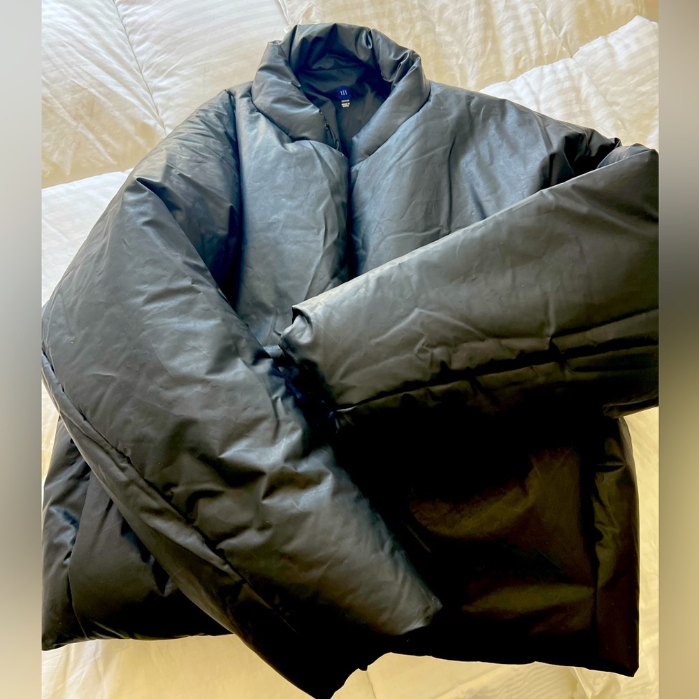 YZY Gap Black jacket size M; New never worn